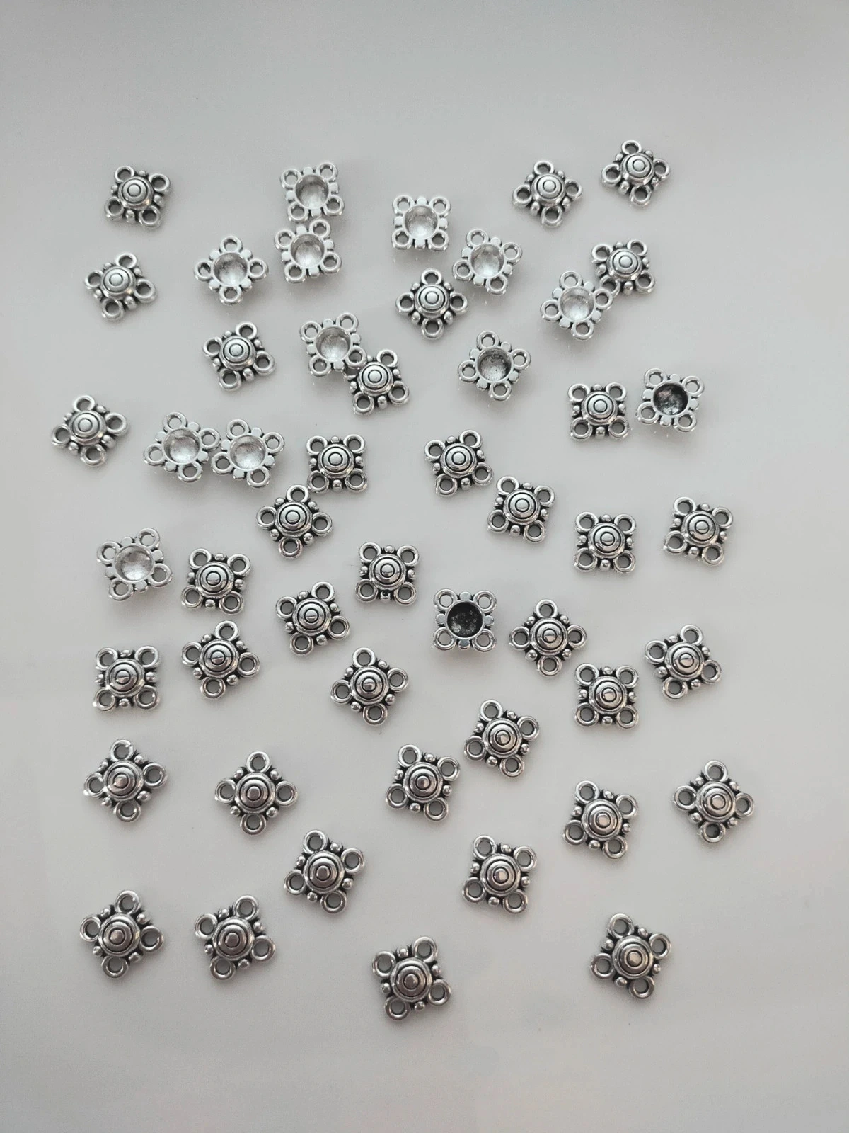 50 perles connecteurs argentés en métal Lot n°6770